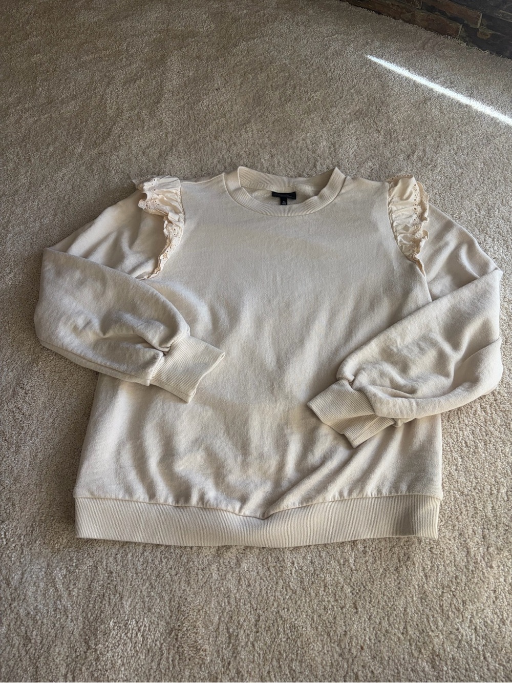 Who What Wear Cream Ruffle-Shoulder Crewneck Sweatshirt